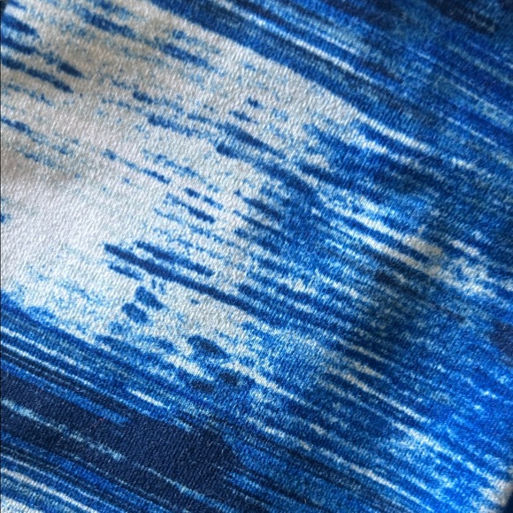 Zella Navy and White Abstract Leggings with inside waist pocket. - Picture 8 of 8